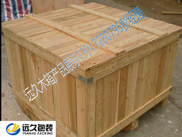 可以通過底盤結構設計來提高包裝木箱的抗沖擊能力